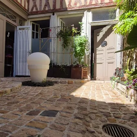 Apartment Atelier Des Glycines, Bouchon De Champagne, Sublime Site Patrimonial *